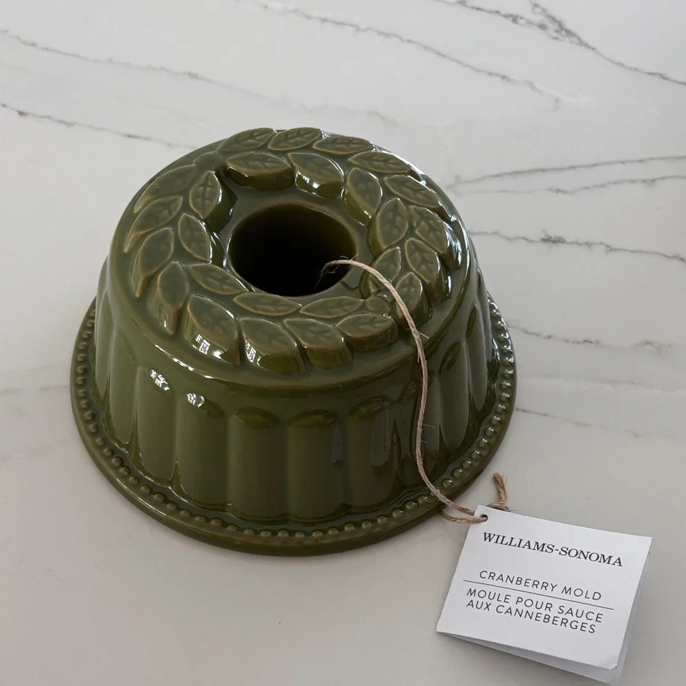 Williams Sonoma Olive Green Leaf Mold